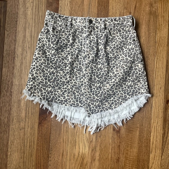 Free People‎ We The Free Leopard Raw Hem Mini Skirt Women’s Sz 28 Boho Animal - Picture 1 of 7